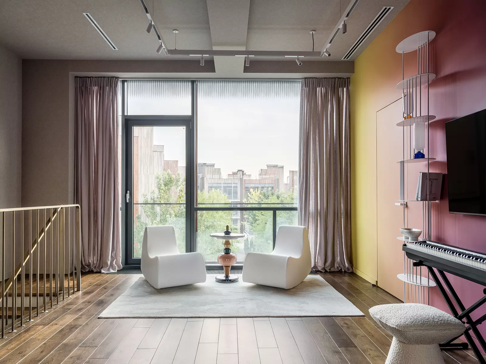 Нестандартный интерьер семейного дома с поэтажным зонированием — проект Инны Кулаченко