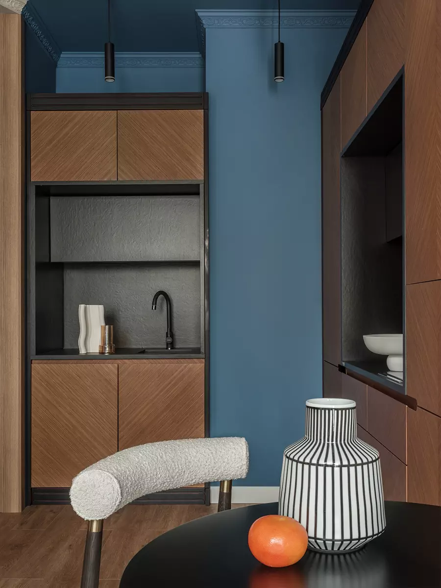 Кухня как сердце дома: акцентный гарнитур в интерьере небольшой квартиры — проект Али Башиловой