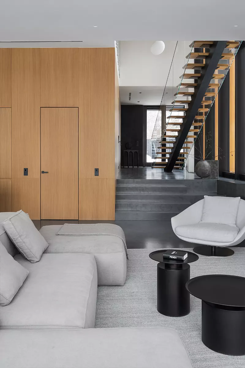 Два камина и просторные веранды в интерьере загородного дома для московской семьи — проект Аны Сергиенко