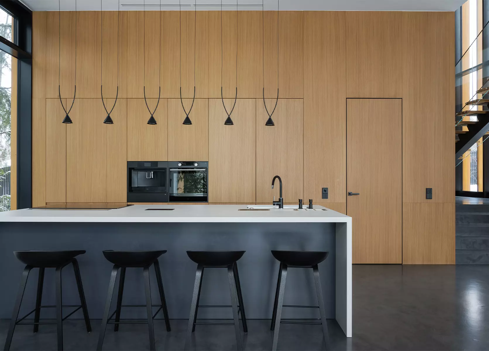 Два камина и просторные веранды в интерьере загородного дома для московской семьи — проект Аны Сергиенко