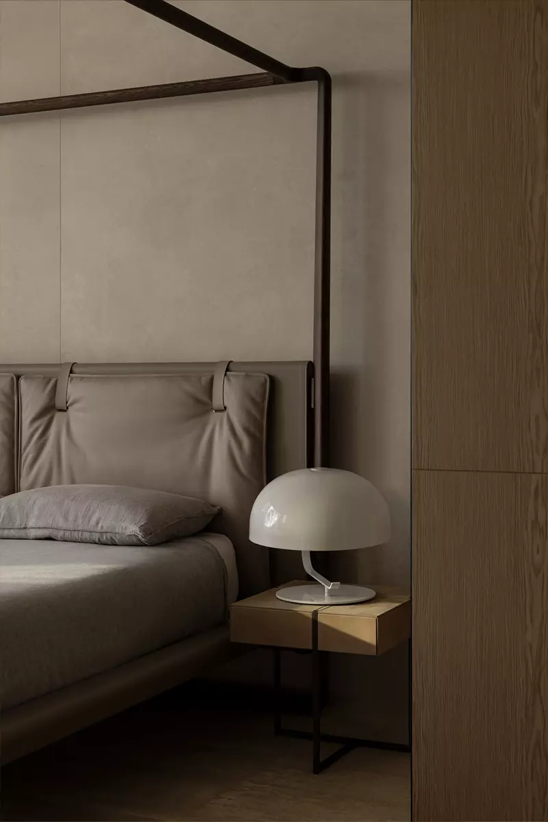 Красочная роспись мастер-спальни в сдержанном интерьере минской квартиры — проект Миланы Колодник