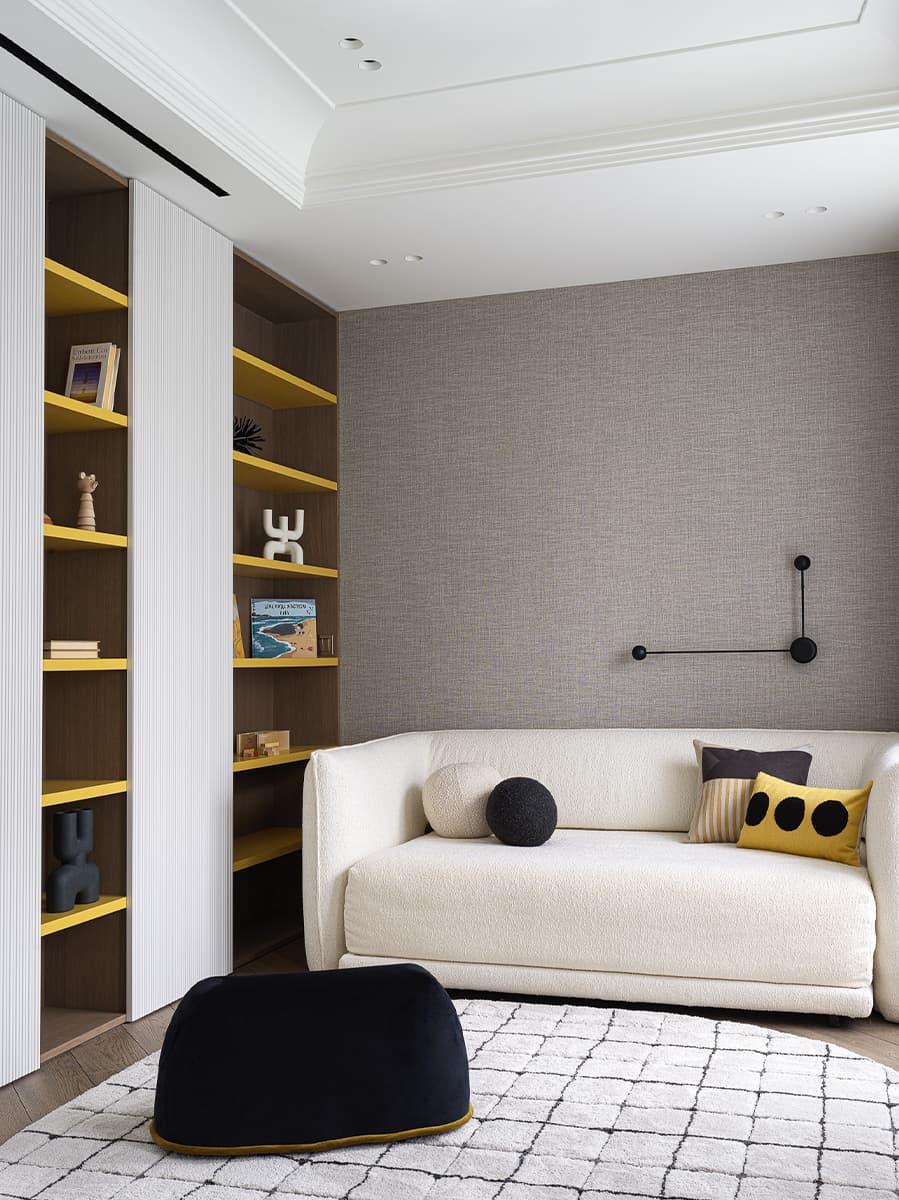 Элегантный интерьер квартиры со сложной планировкой и продуманной детской — проект Евгения Яковлевой