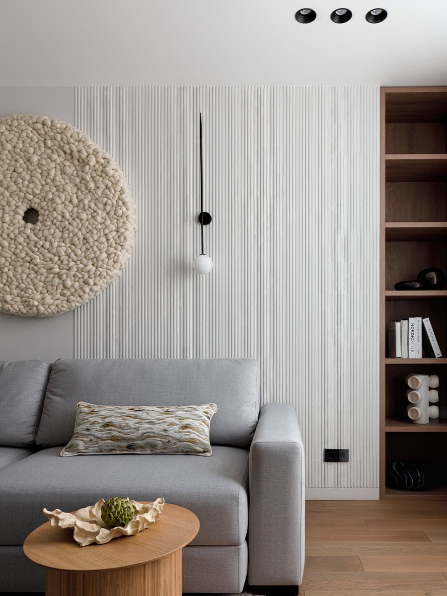 Стильный монохром и акценты из искусственного камня в интерьере квартиры с зимним садом — проект Анны Шаповаловой