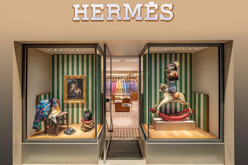 Алекс Чиннек создал серию инсталляций для бутика Hermès в Гонконге