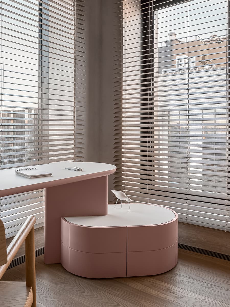 Мягкий и расслабленный интерьер уютной квартиры с тремя спальнями — проект студии ZeWorkroom