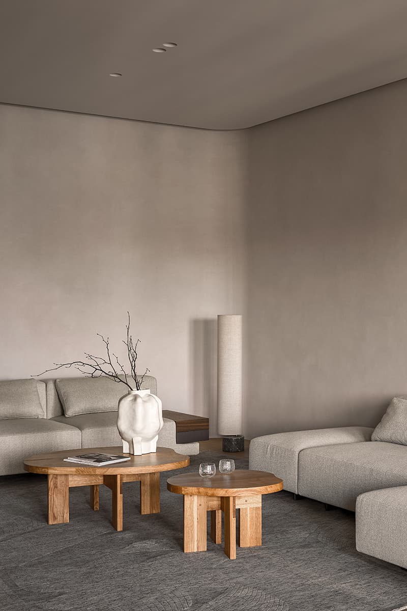 Мягкий и расслабленный интерьер уютной квартиры с тремя спальнями — проект студии ZeWorkroom