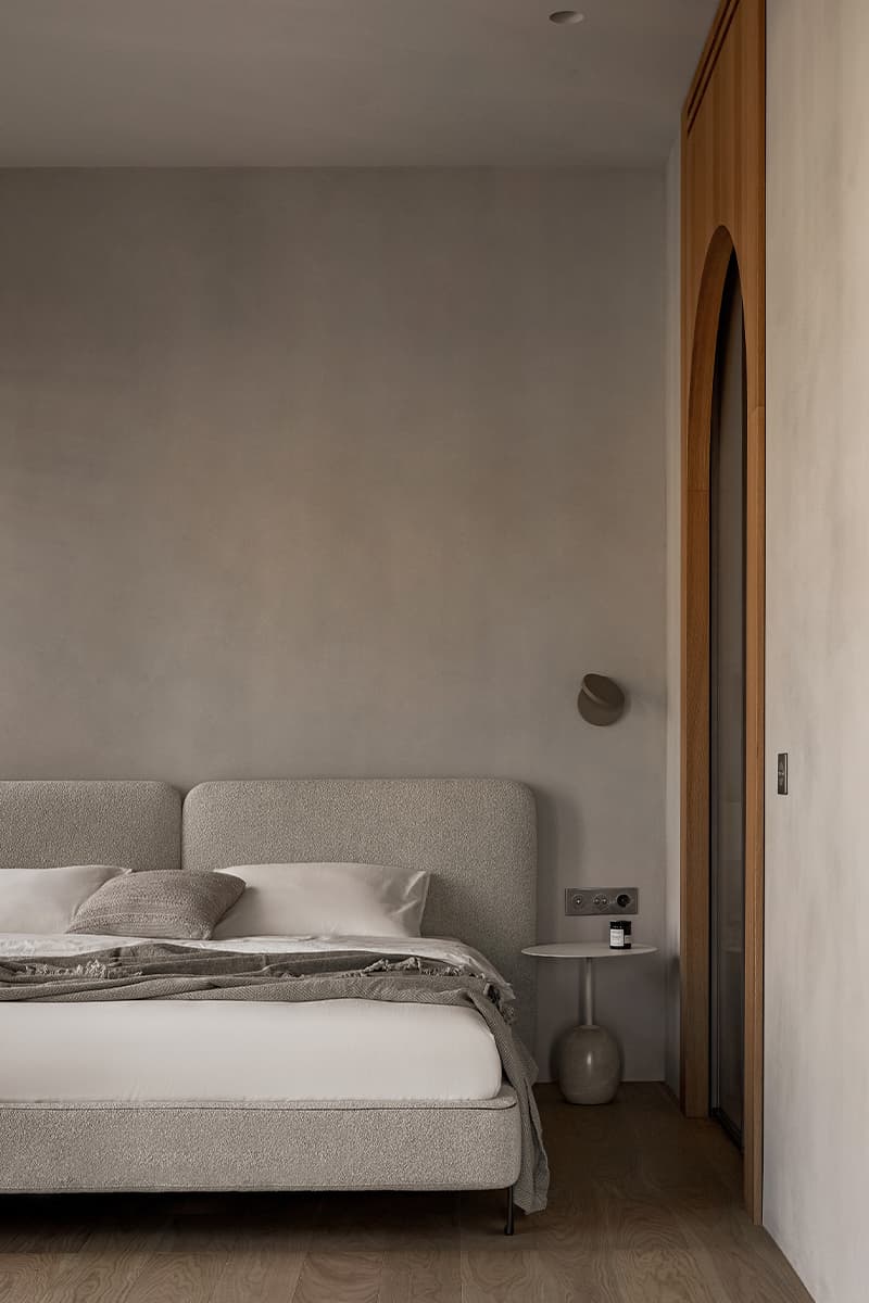 Мягкий и расслабленный интерьер уютной квартиры с тремя спальнями — проект студии ZeWorkroom