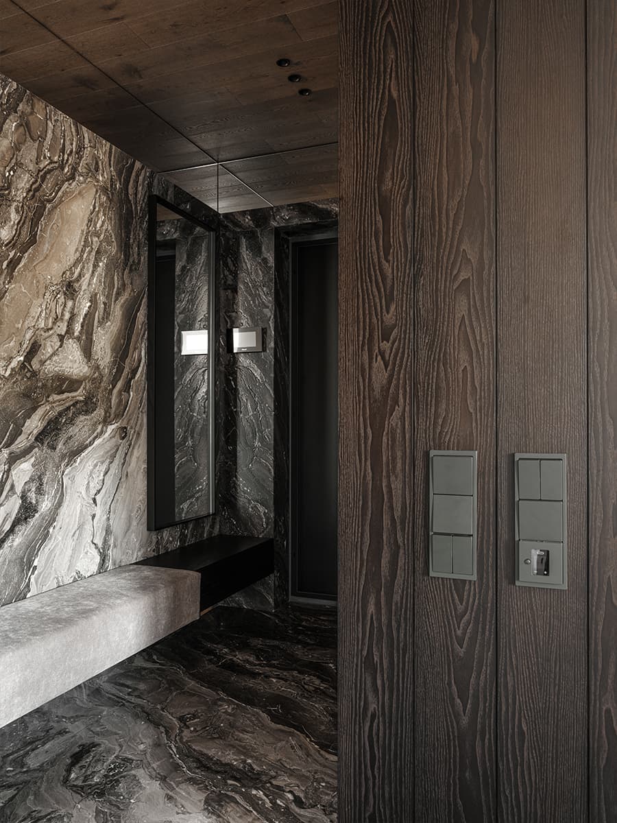 Цветные порталы, керамогранит и уютная лоджия в интерьере семейной квартиры в Воронеже — проект Екатерины Мищенко