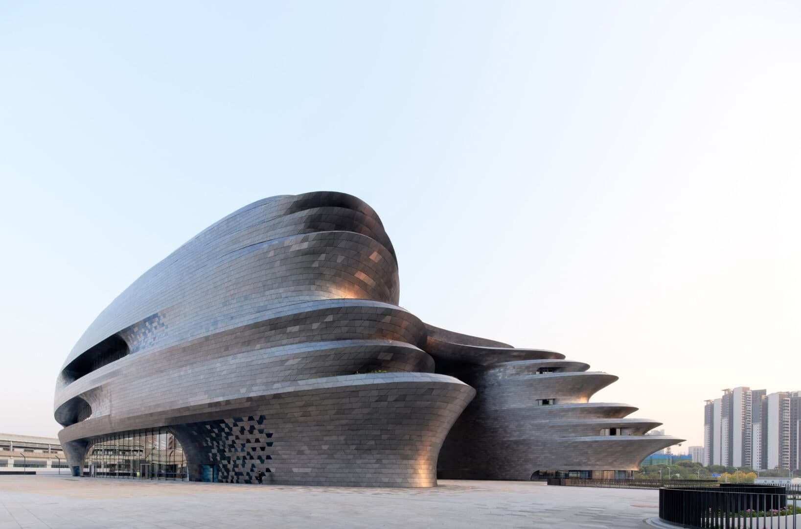 В Шэньчжэне открылся Музей науки и технологий по проекту Zaha Hadid Architects