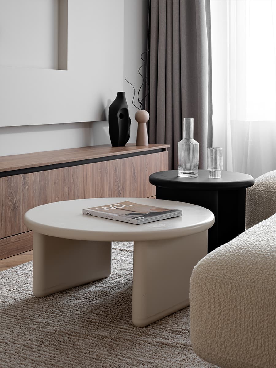 Двухуровневый остров в светлом интерьере квартиры для пары путешественников — проект Yuloo Studio