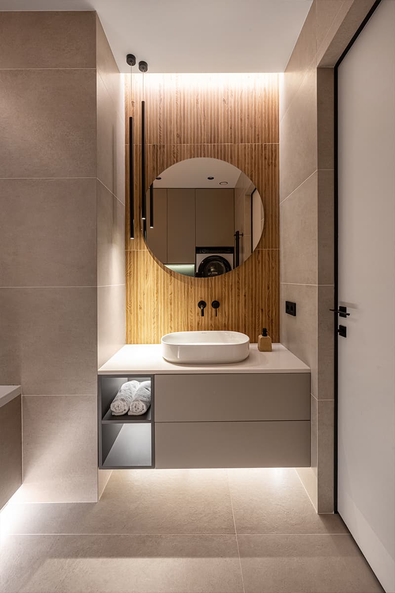 Акцентная глянцевая кухня и нежная детская в интерьере небольшой квартиры — проект Анны и Дмитрия Коробко