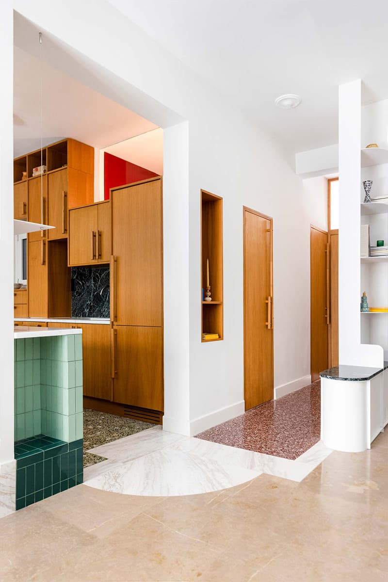 Диалог между прошлым и настоящим в интерьере греческой квартиры — проект Oikonomakis Siampakoulis architects