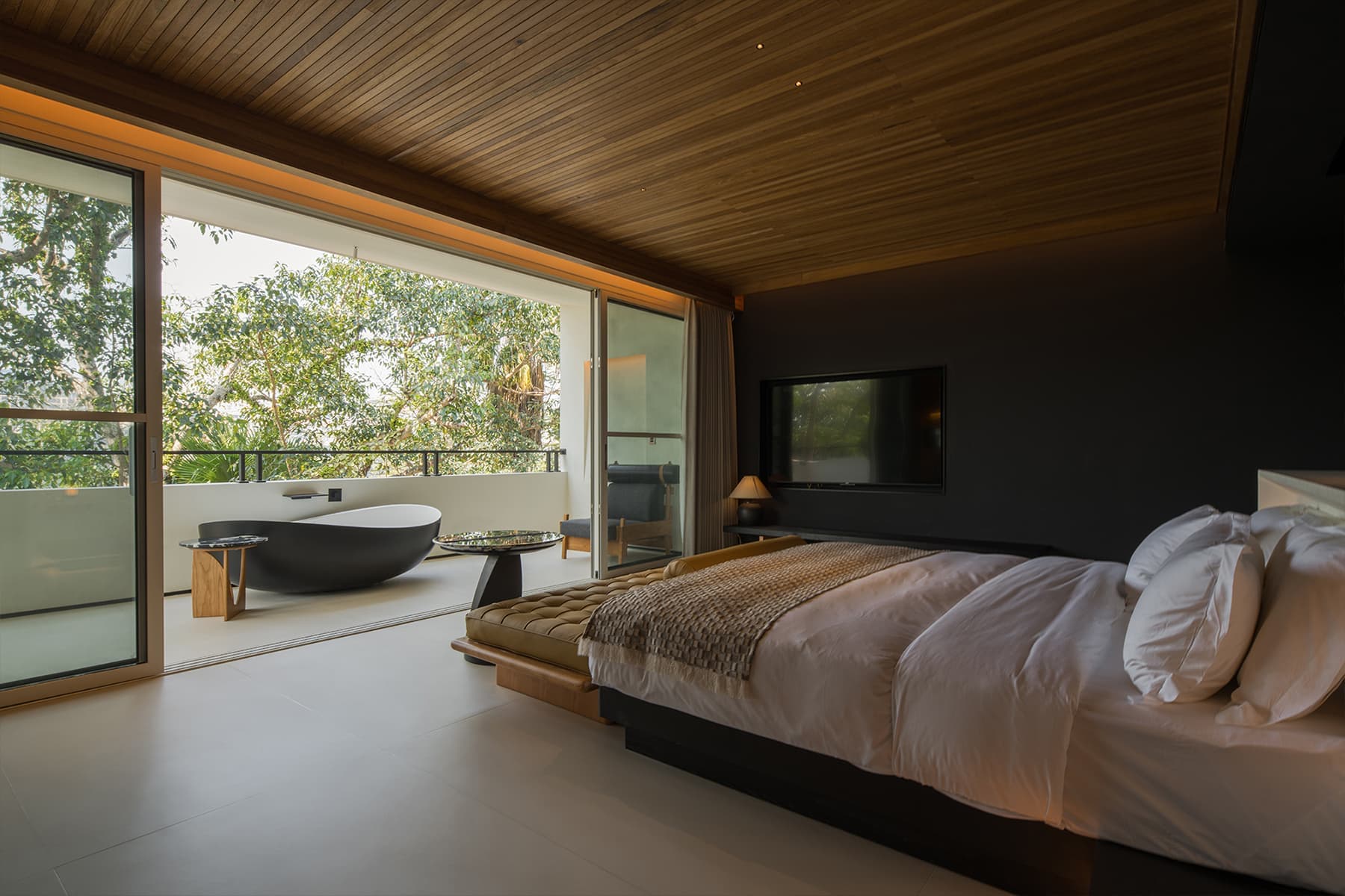 Диалог между человеком и природой Китая в интерьере загородного отеля — проект Робина Ло