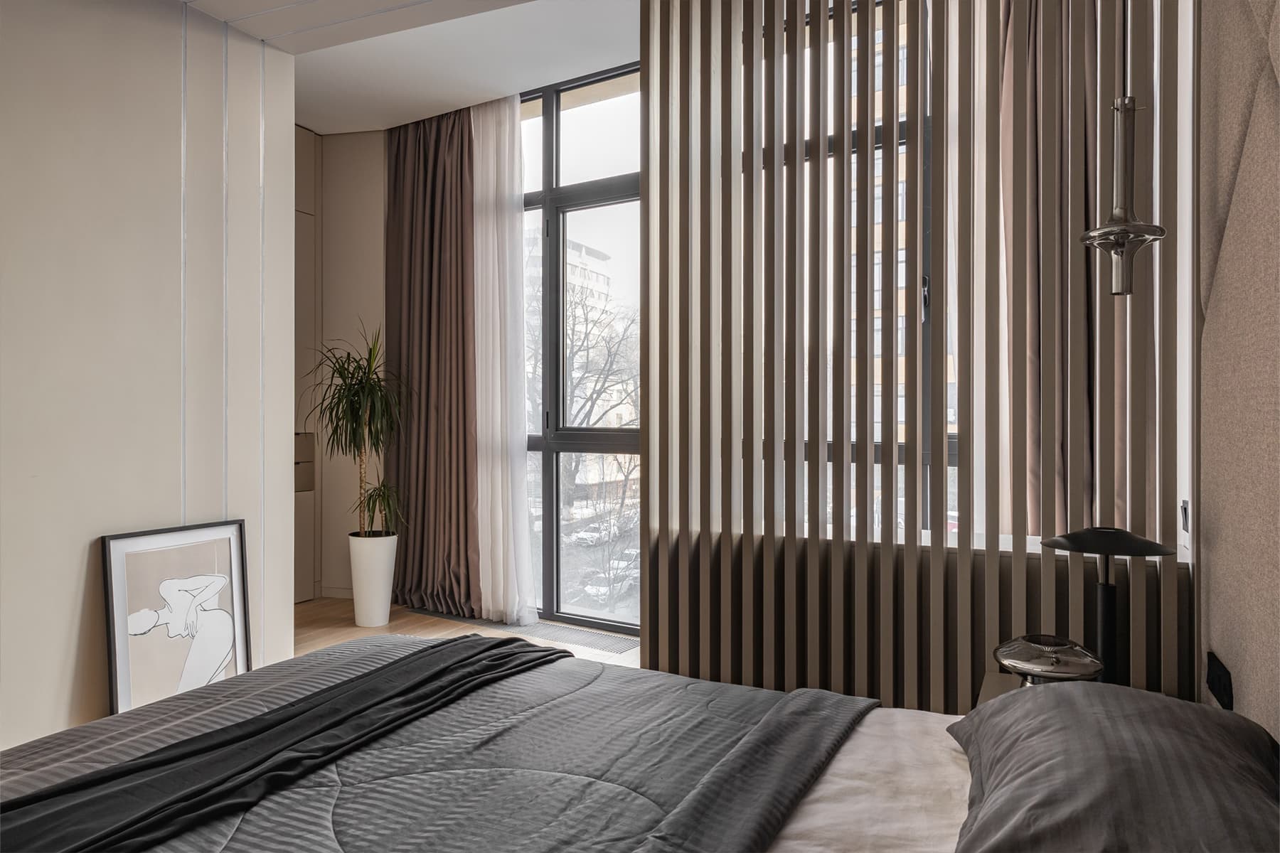 Компактная кухня и необычное зонирование в квартире в Алматы — проект Марины Сапуновой