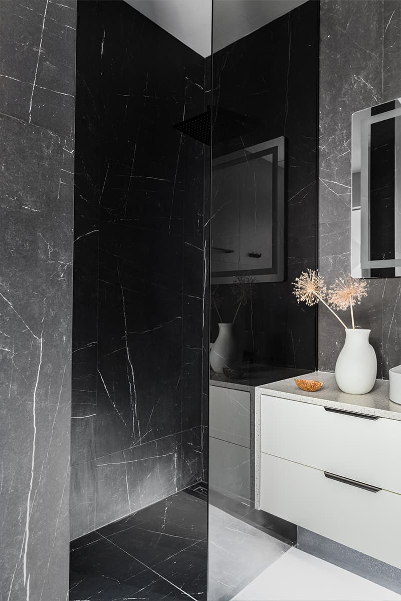 Компактная кухня и необычное зонирование в квартире в Алматы — проект Марины Сапуновой