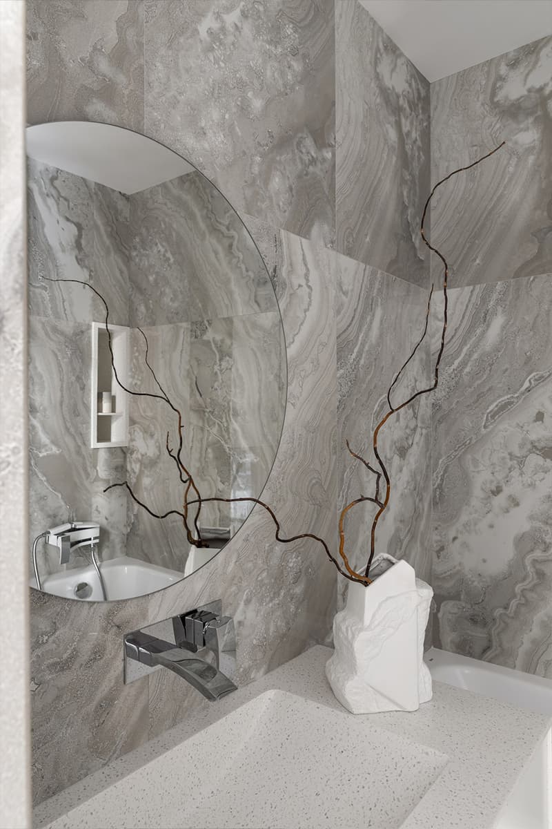 Компактная кухня и необычное зонирование в квартире в Алматы — проект Марины Сапуновой