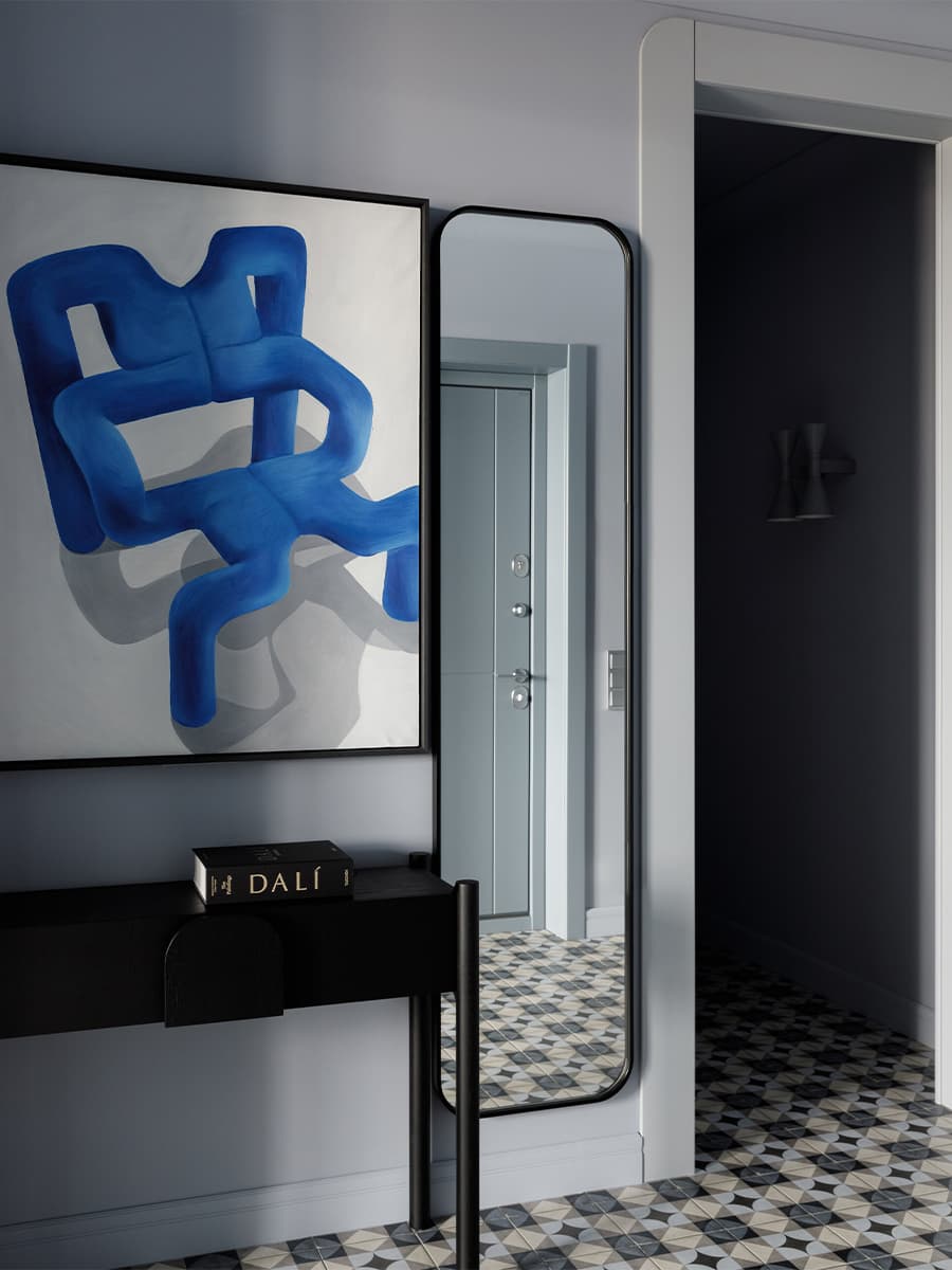 Глубокие синие тона в интерьере красочной квартиры с предметами искусства — проект Юлии Очкал и Натальи Ленинцевой