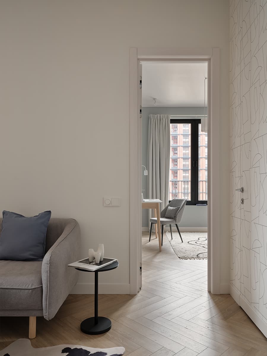 Светлый интерьер небольшой квартиры с ироничным декором — проект Зои Закалюжной