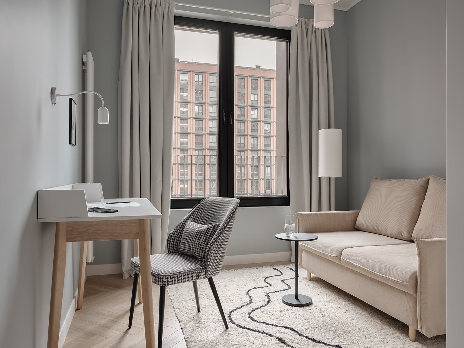 Светлый интерьер небольшой квартиры с ироничным декором — проект Зои Закалюжной w3