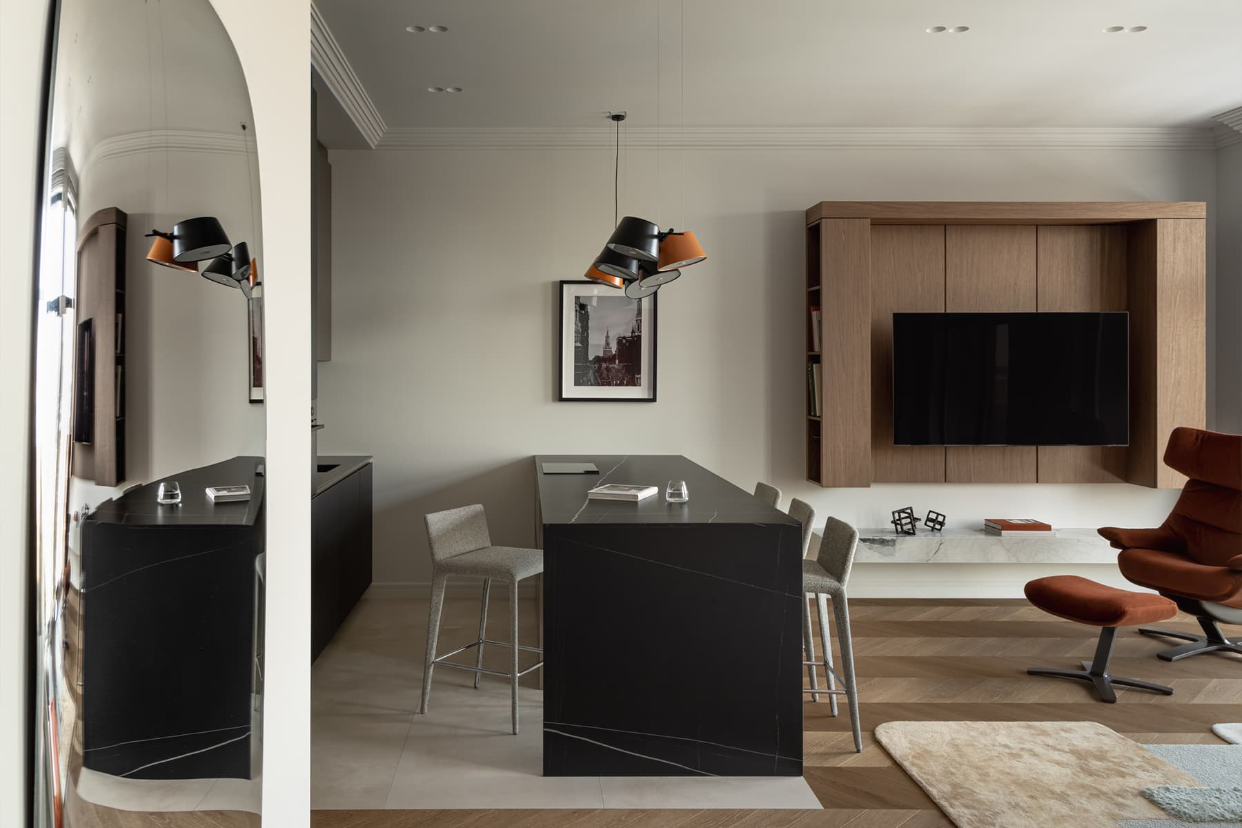 Интерьер отпускной квартиры с акцентами в фирменном оттенке Hermès — проект ADDAtelier