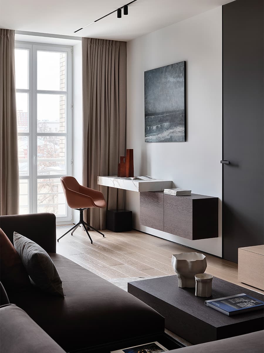 Зеркальные поверхности и спокойные тона в интерьере квартиры для большой семьи — проект Planka Buro