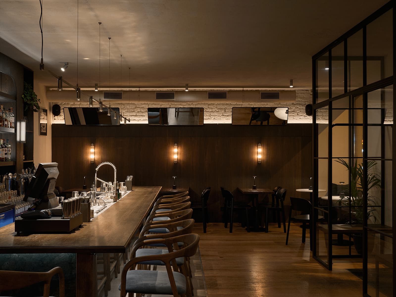 Мягкий обволакивающий интерьер коктейльного бюро — проект Ольги Копосовой и Виктории Егоровой