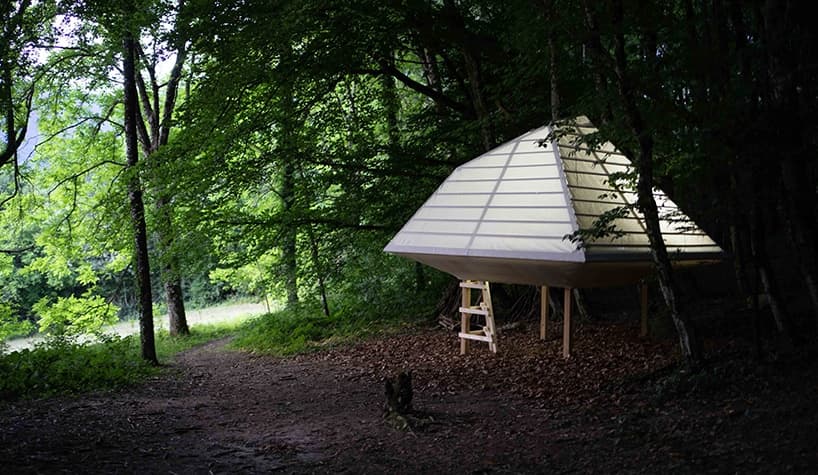 Meaningless Architecture построили кабину для медитации в лесу