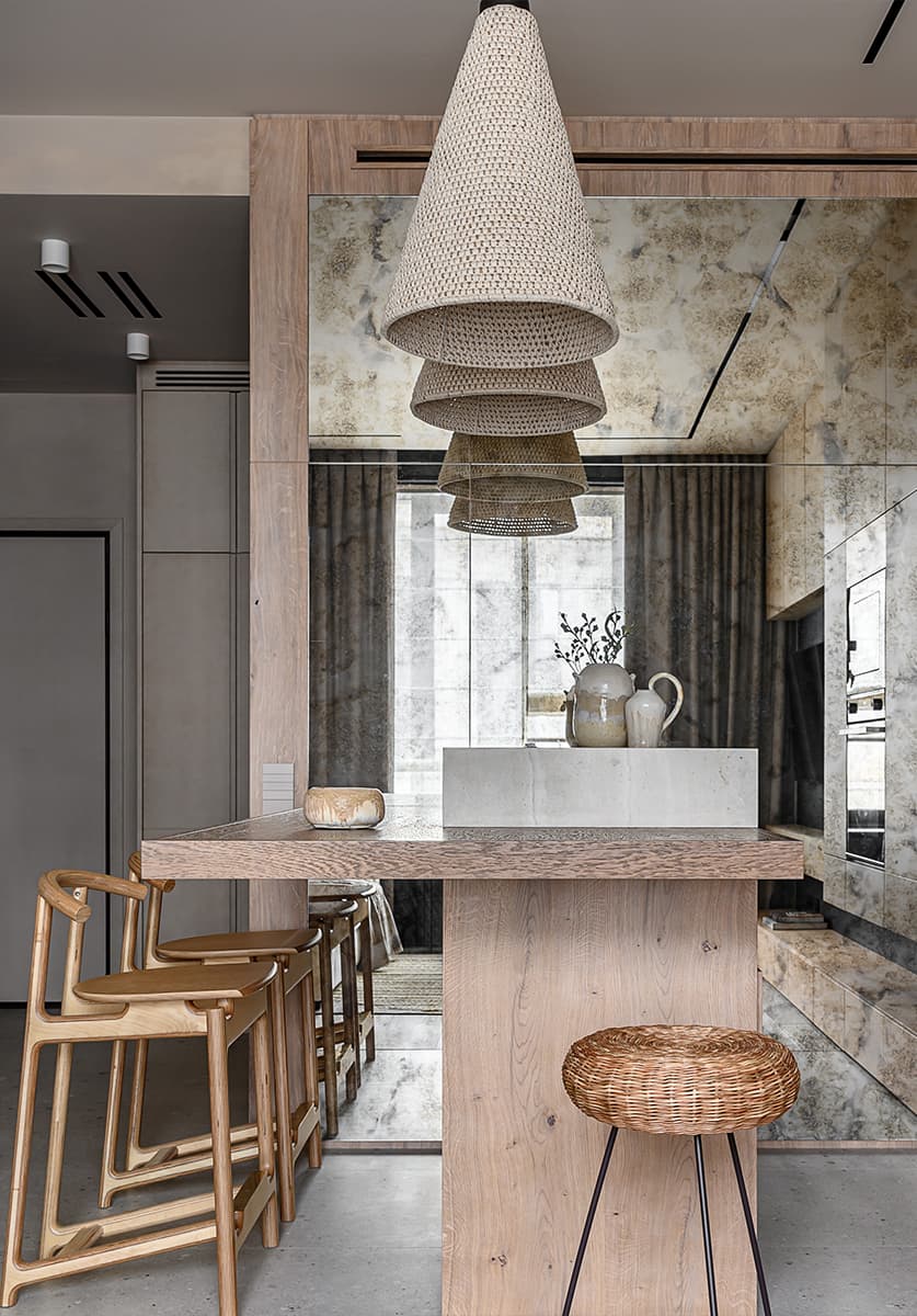 Бесшовные обои и итальянская мебель в светлом интерьере квартиры — проект Ольги Фокиной