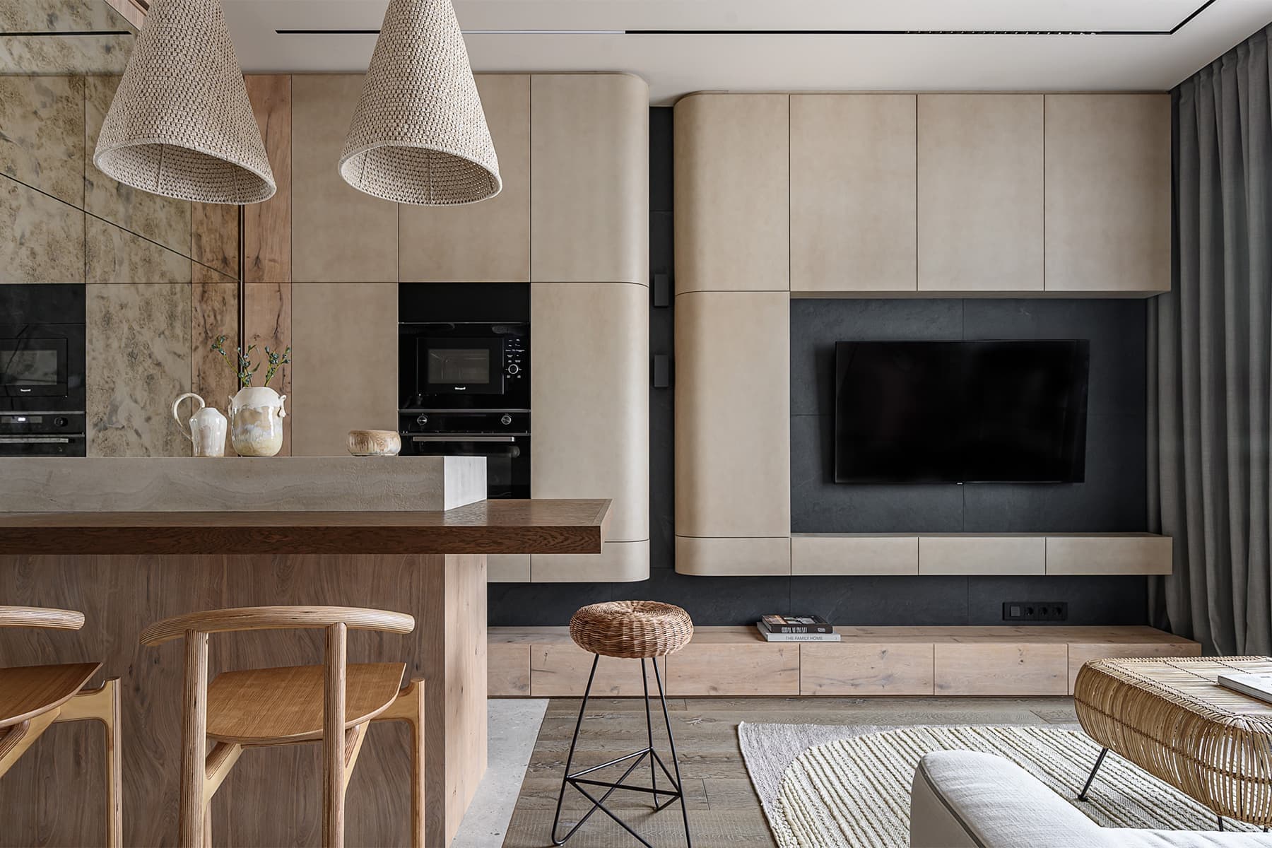 Бесшовные обои и итальянская мебель в светлом интерьере квартиры — проект Ольги Фокиной