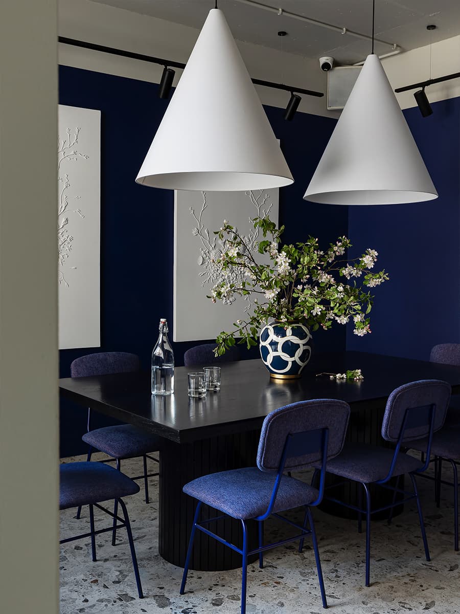 Красочный интерьер небольшого кафе в Минске — проект Натальи Знахарчук