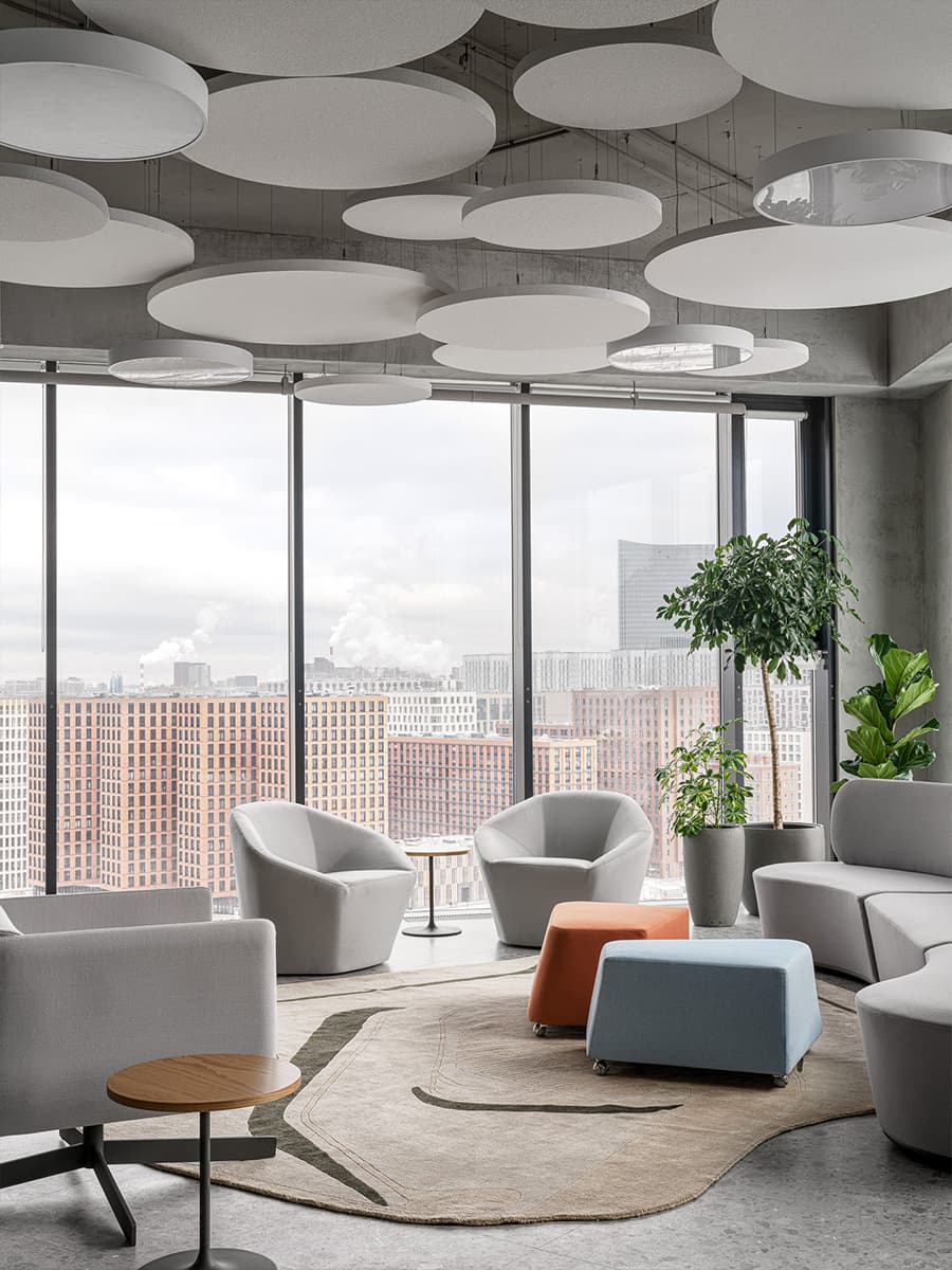 Уютный интерьер офиса современного техно-гиганта — проект дизайн-бюро N°11