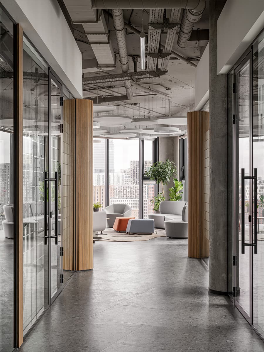 Уютный интерьер офиса современного техно-гиганта — проект дизайн-бюро N°11