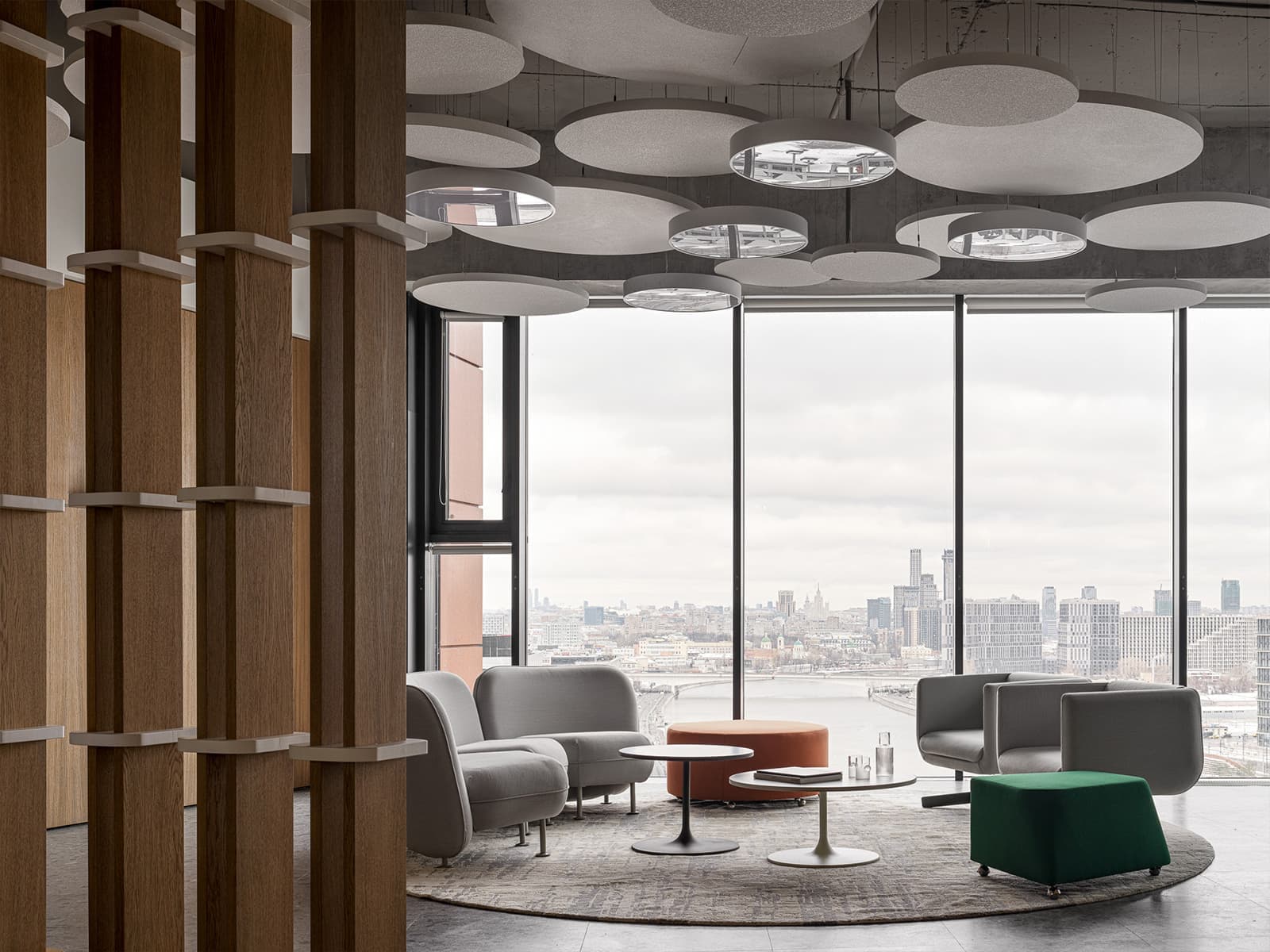 Уютный интерьер офиса современного техно-гиганта — проект дизайн-бюро N°11