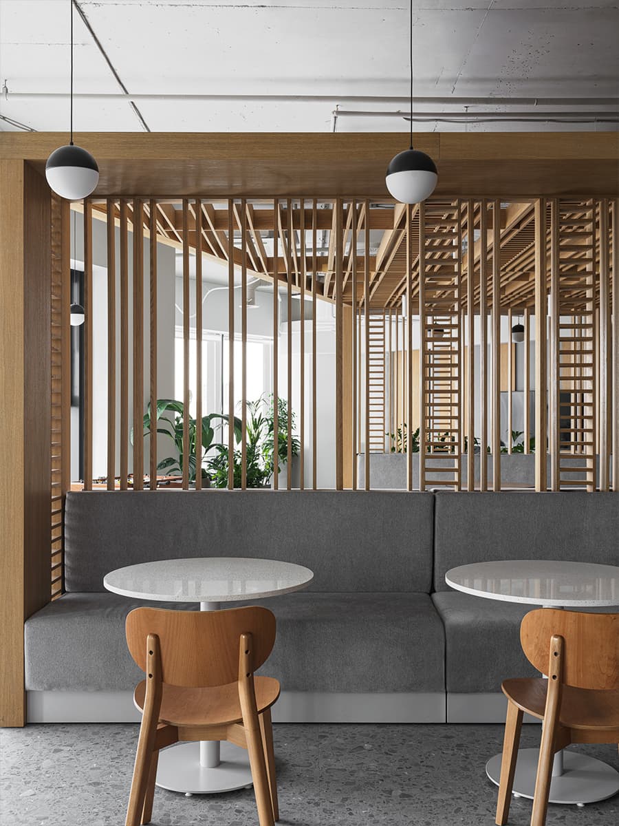 Уютный интерьер офиса современного техно-гиганта — проект дизайн-бюро N°11