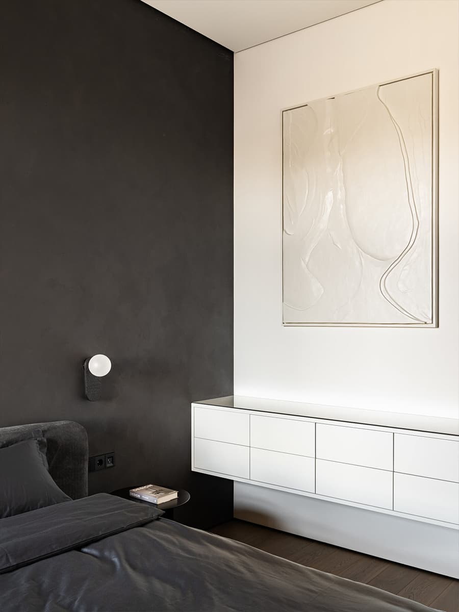 Монохром, черные стеновые панели и лаконичные светильники в квартире для холостяка — проект Артема Алексеева w3