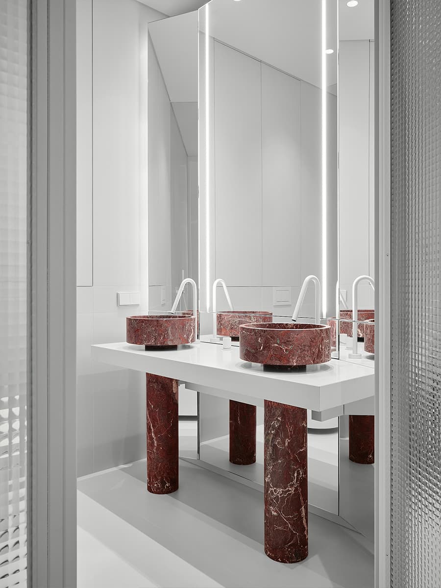 Эклектичный интерьер семейной квартиры с петербургским характером — проект DA Bureau