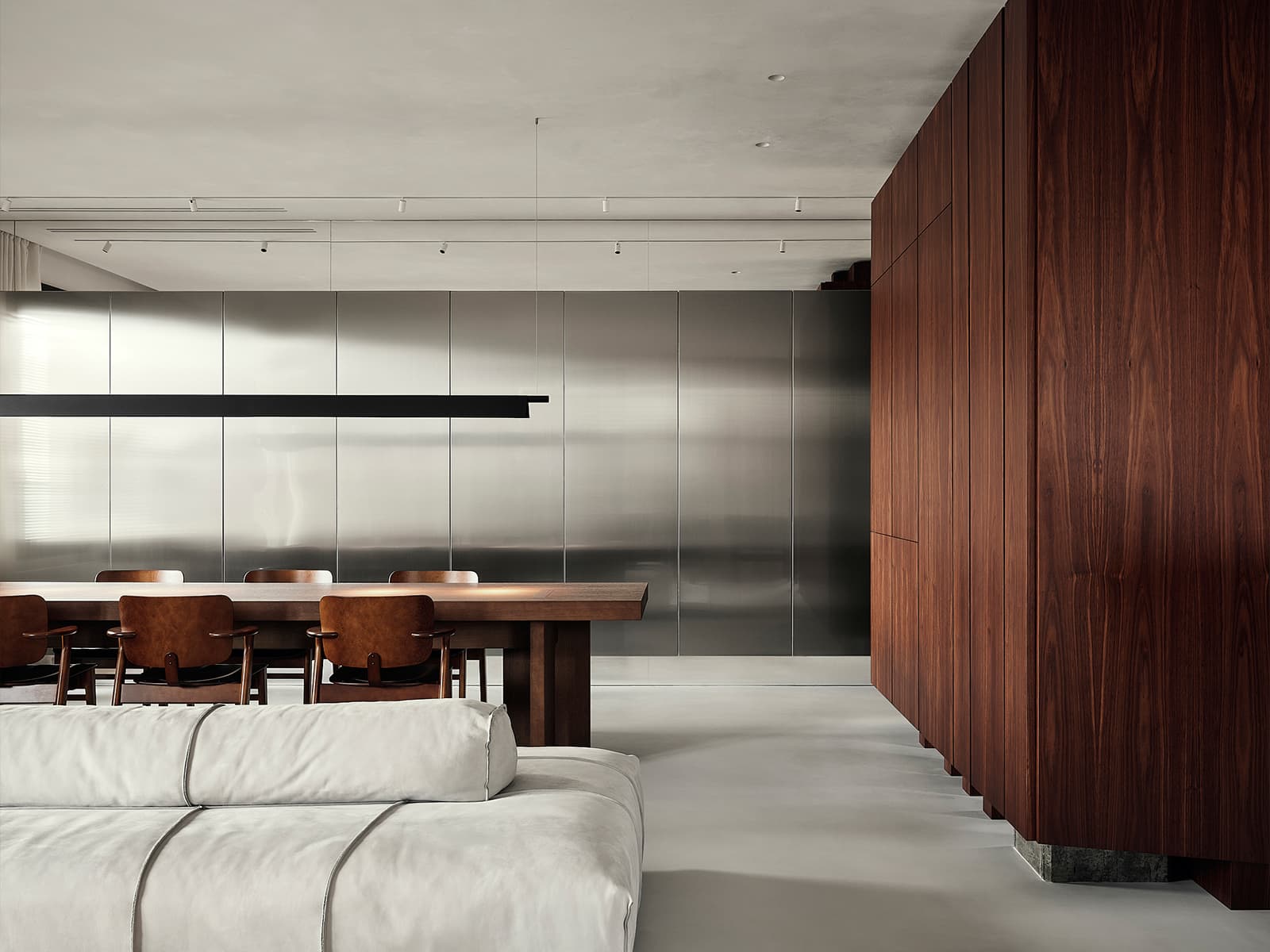 Эклектичный интерьер семейной квартиры с петербургским характером — проект DA Bureau