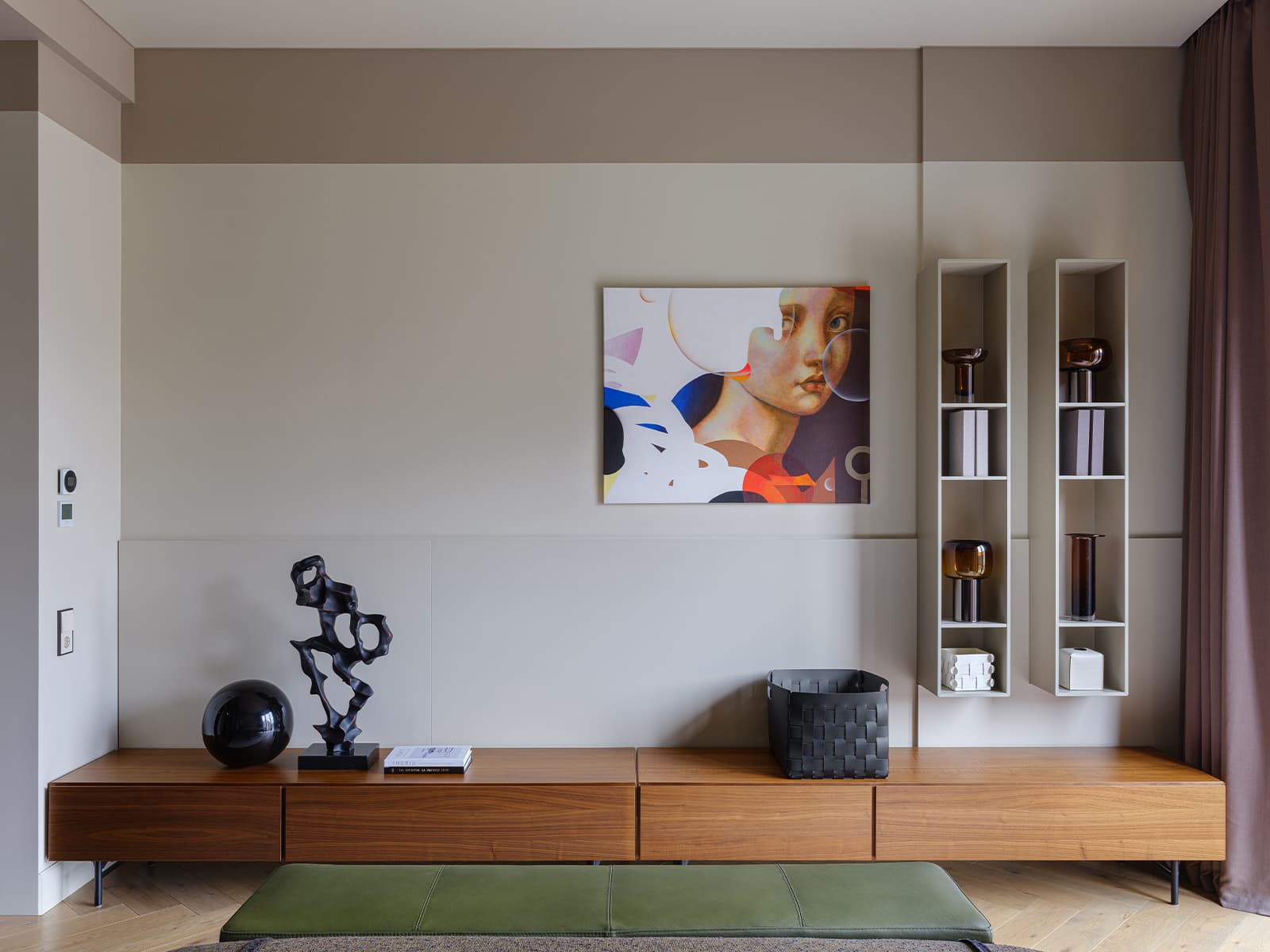 Элементы конструктивизма в красочном интерьере большой квартиры — проект Architecture design MatGolm