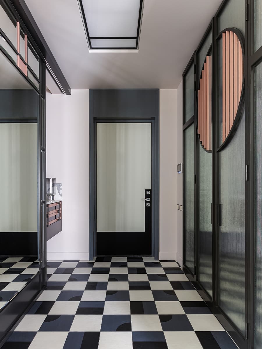 Элементы конструктивизма в красочном интерьере большой квартиры — проект Architecture design MatGolm