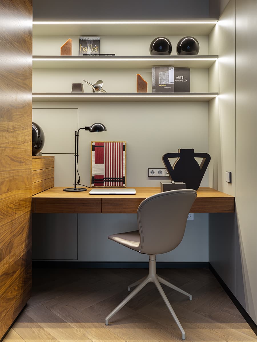 Элементы конструктивизма в красочном интерьере большой квартиры — проект Architecture design MatGolm w3