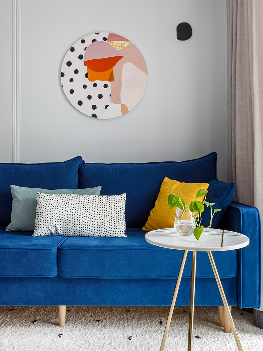 Оттенки синего, кораллового и бирюзового в квартире для семьи моряка — проект студии Rыба Дизайн