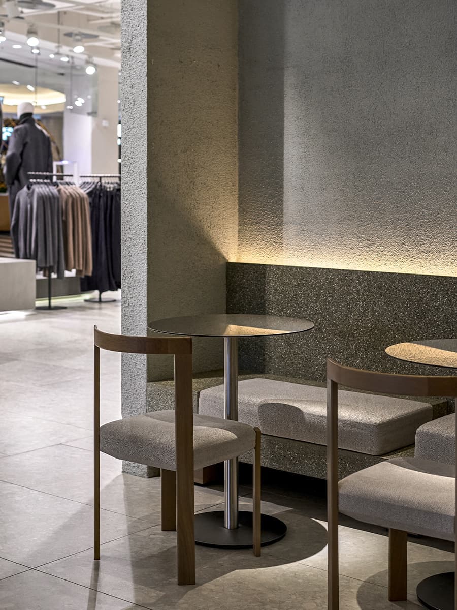 Лаймовый цвет и немного металла в интерьере компактного кафе — проект студии ZeWorkroom w3