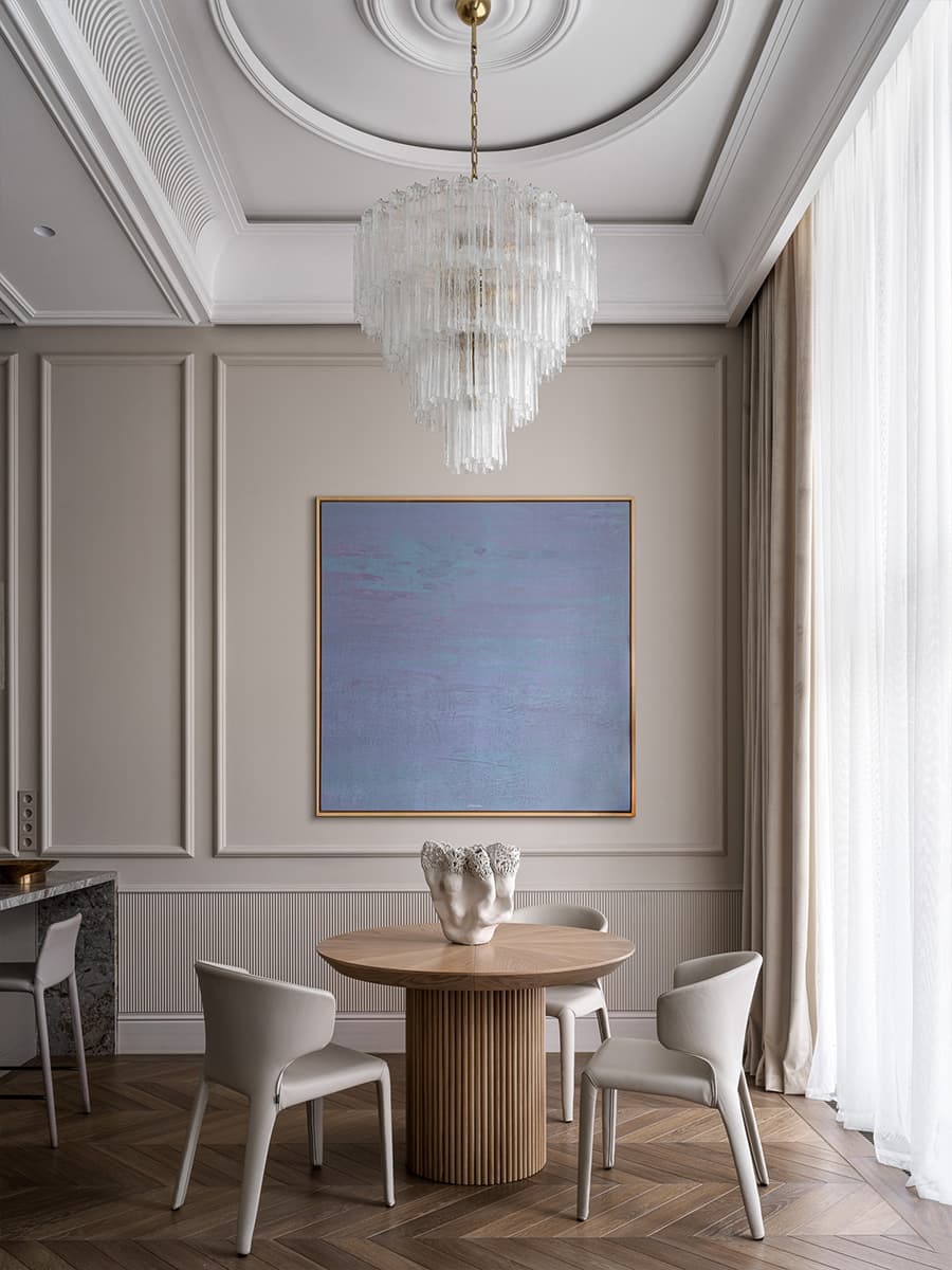 Классика и узорчатые обои в интерьере квартиры для девушки — проект DIB.architects