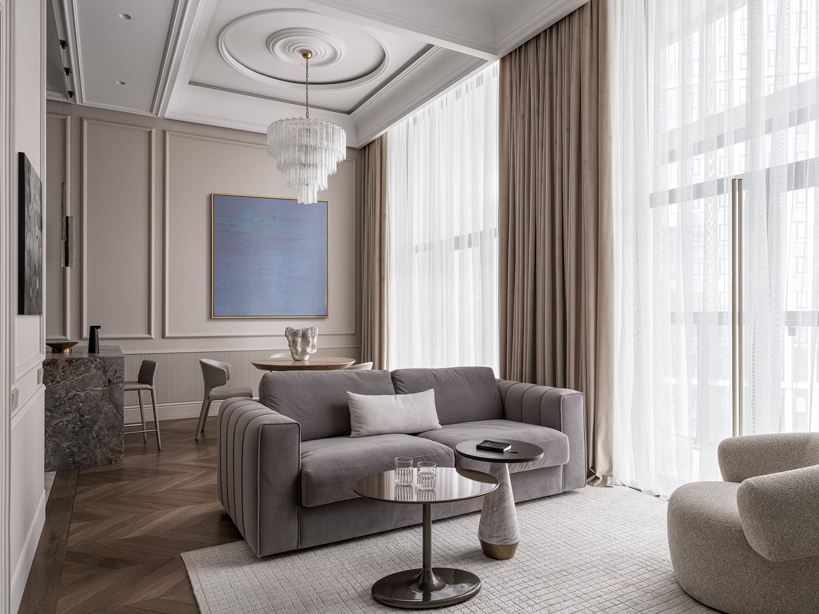 Классика и узорчатые обои в интерьере квартиры для девушки — проект DIB.architects