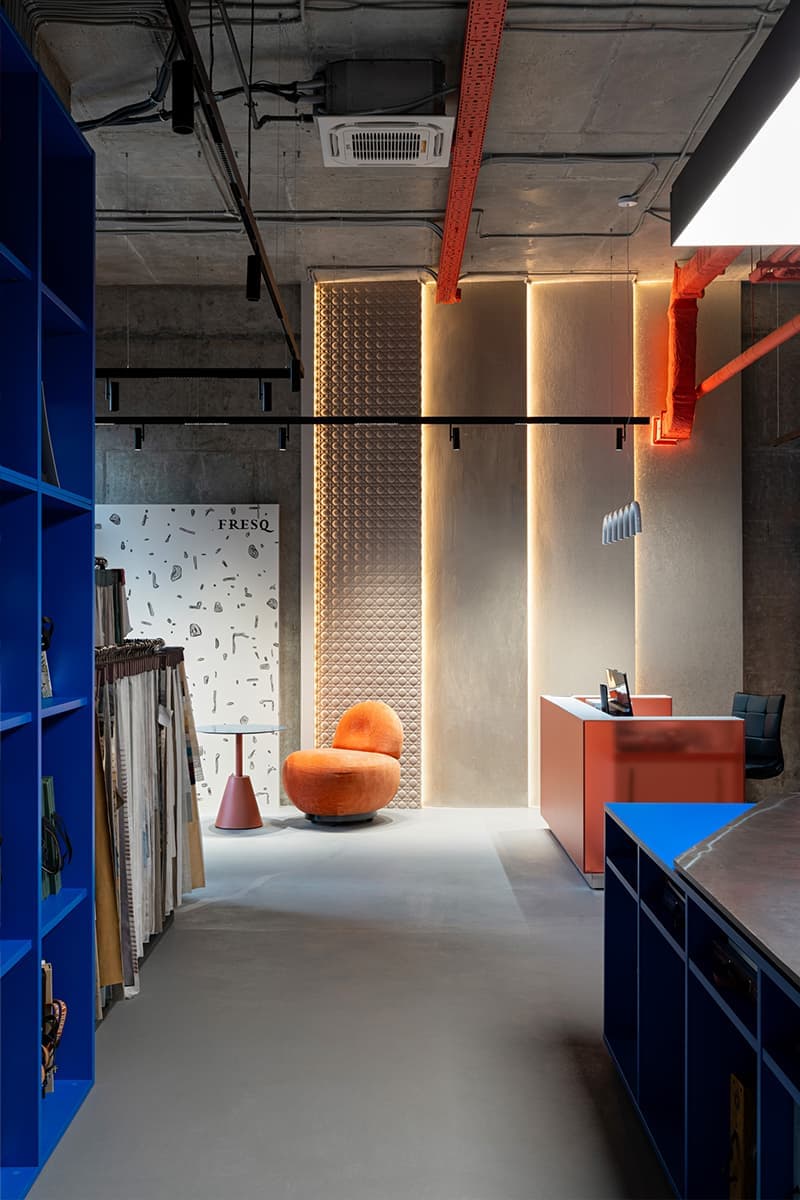 Красочное оформление шоурума интерьерных материалов — проект DAVYDOV STUDIO