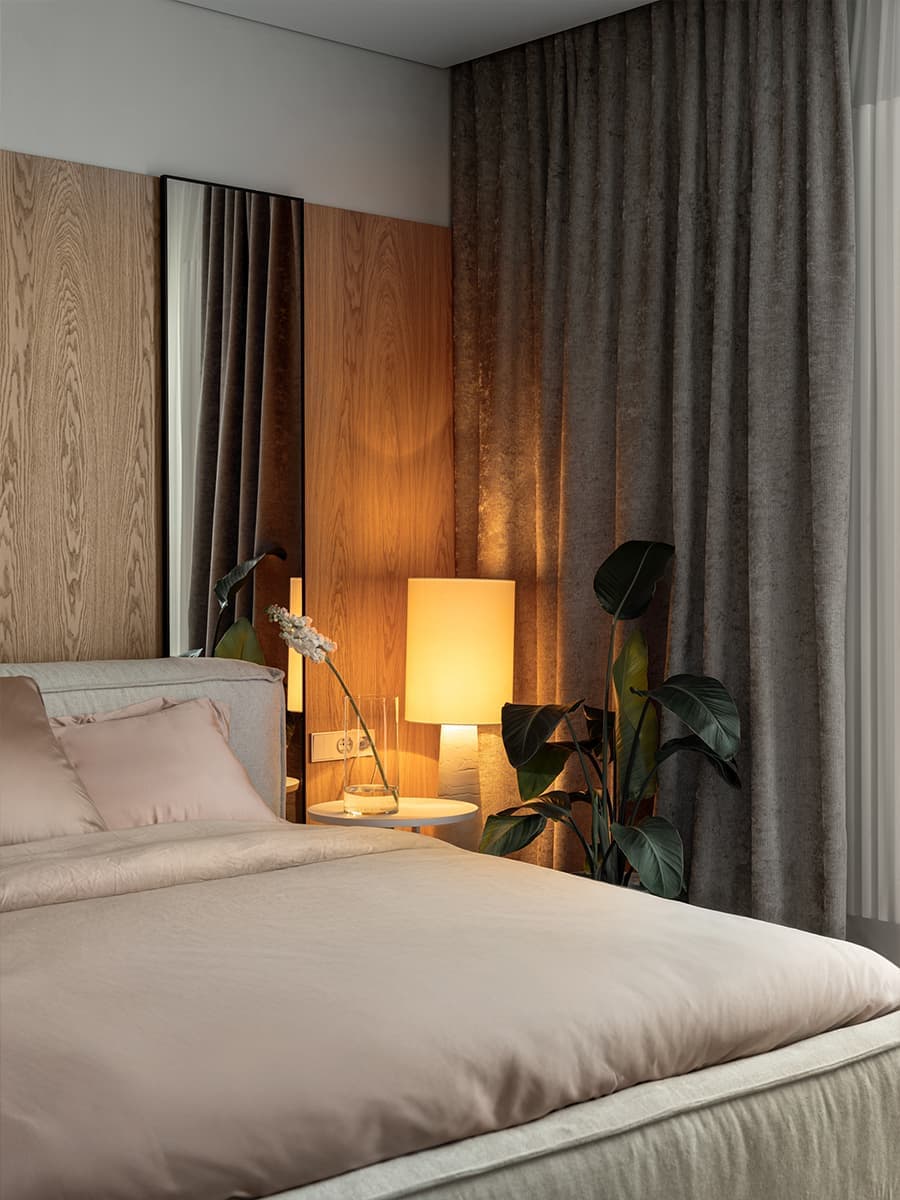 Интерьер квартиры со скульптурной стеной в гостиной — проект Евгении Гостевой и Оксаны Раскиной