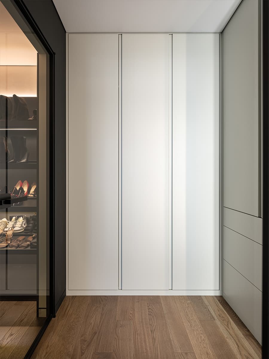 Интерьер квартиры со скульптурной стеной в гостиной — проект Евгении Гостевой и Оксаны Раскиной