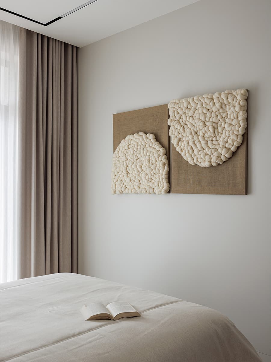 Ковры, искусство и азиатские нотки в интерьере семейной квартиры — проект Альбины Макарчиковой