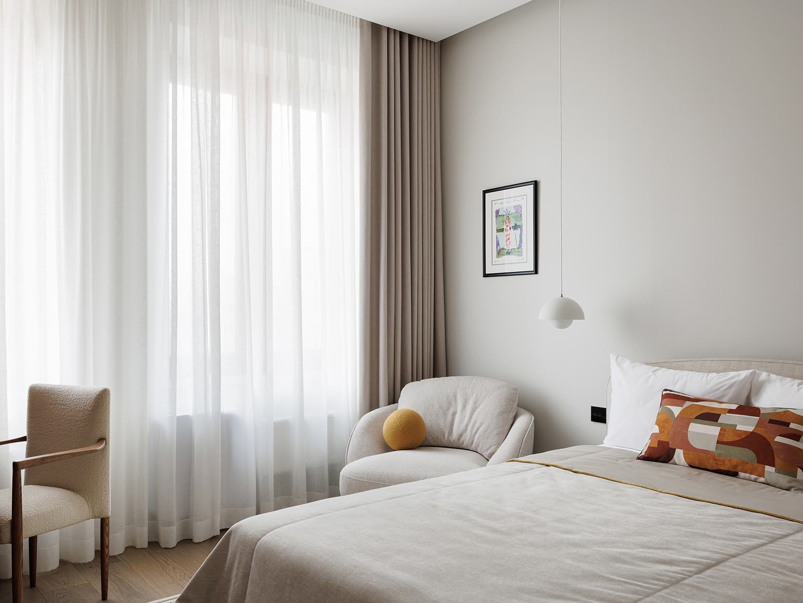 Ковры, искусство и азиатские нотки в интерьере семейной квартиры — проект Альбины Макарчиковой