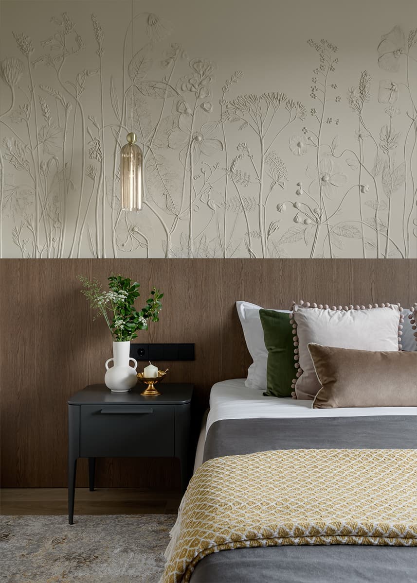 Декоративные птицы и узорчатые обои в интерьере квартиры для девушки — проект Ирины Чекмаревой